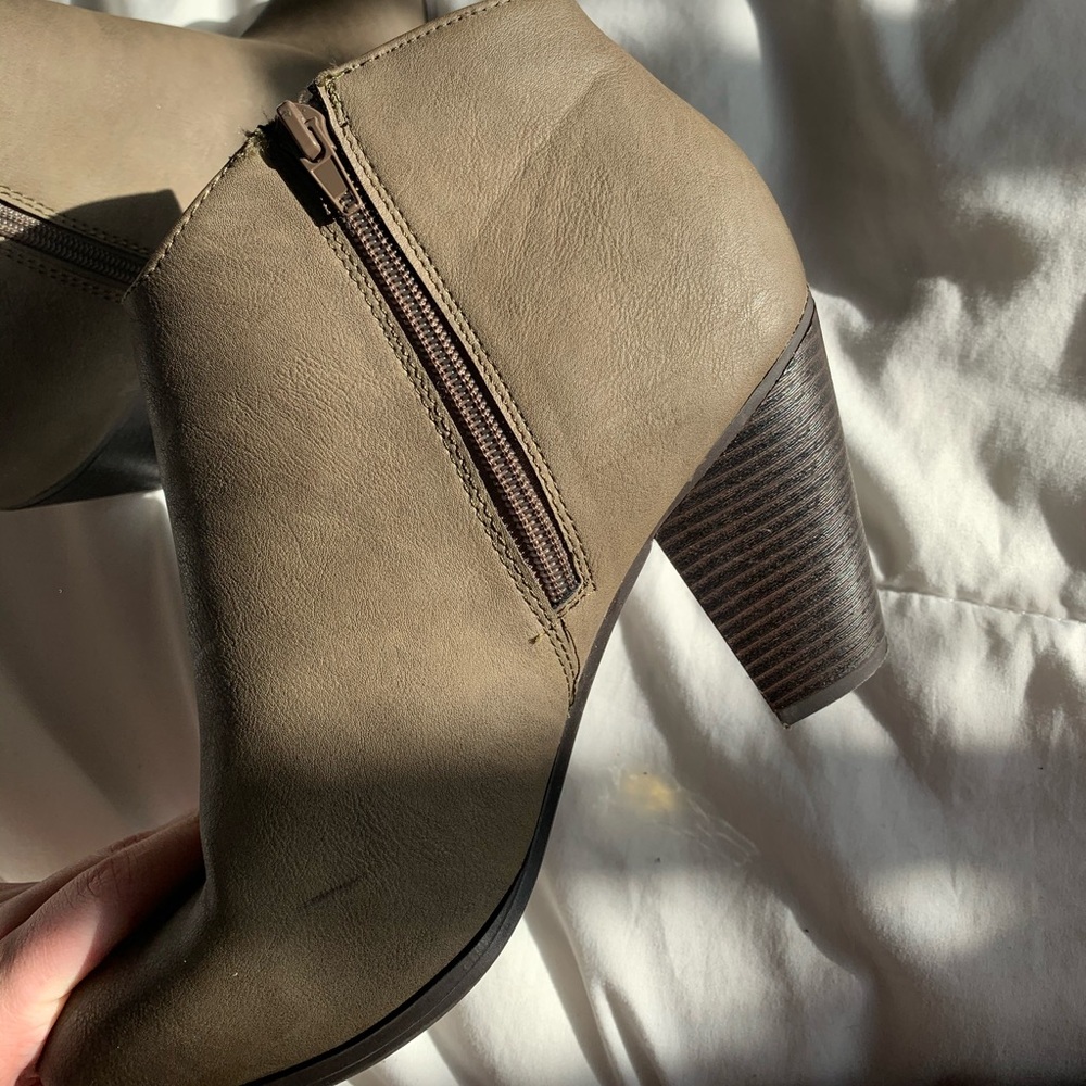 Tillys brown zip up heel boot booties - Picture 6 of 8